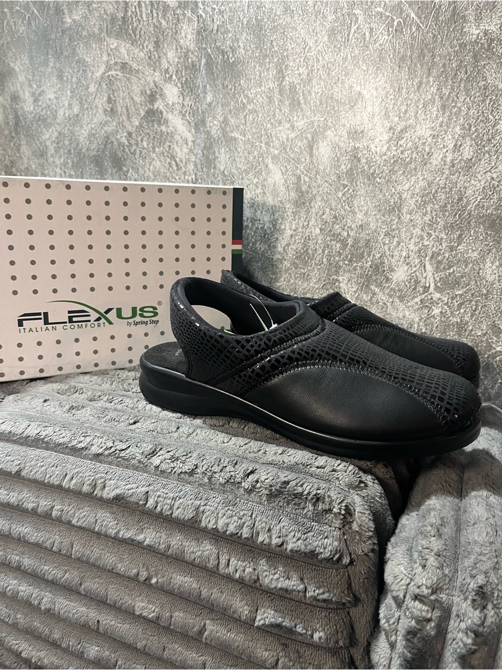 Italian Flexus Black Slip-On Comfort Clog 38